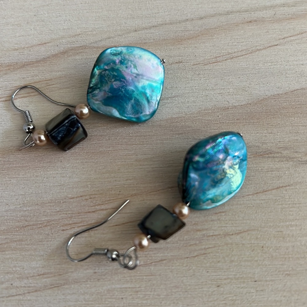 Dangle Shell Earrings Handmade - Picture 3 of 6